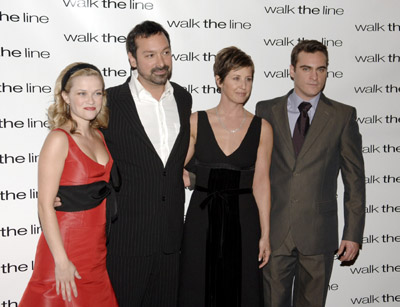 Reese Witherspoon, Joaquin Phoenix, James Mangold and Cathy Konrad at event of Ties jausmu riba (2005)