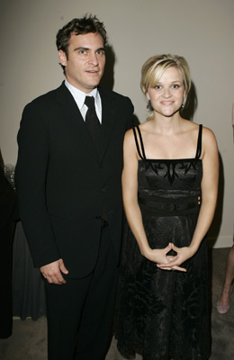 Reese Witherspoon and Joaquin Phoenix at event of Ties jausmu riba (2005)