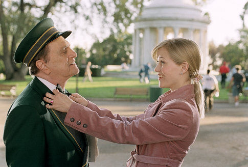 Still of Reese Witherspoon and Bob Newhart in Legally Blonde 2: Red, White & Blonde (2003)