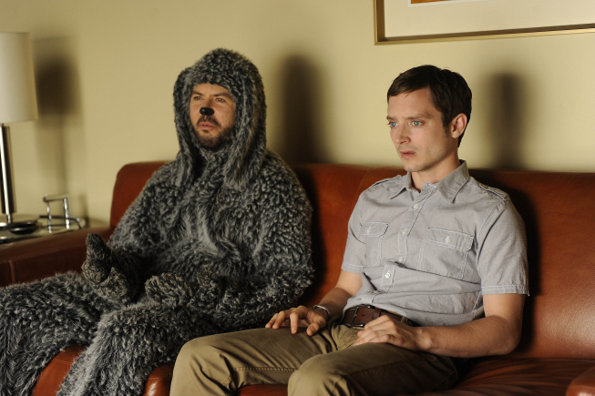 Still of Elijah Wood and Jason Gann in Wilfred (2011)