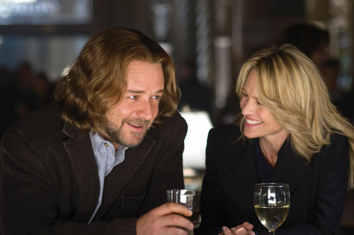 Still of Russell Crowe and Robin Wright in Tikroji padetis (2009)