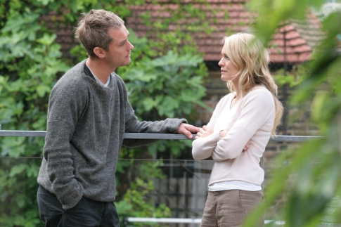 Still of Jude Law and Robin Wright in Breaking and Entering (2006)