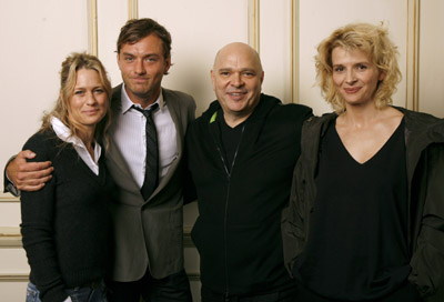 Jude Law, Juliette Binoche, Robin Wright and Anthony Minghella at event of Breaking and Entering (2006)