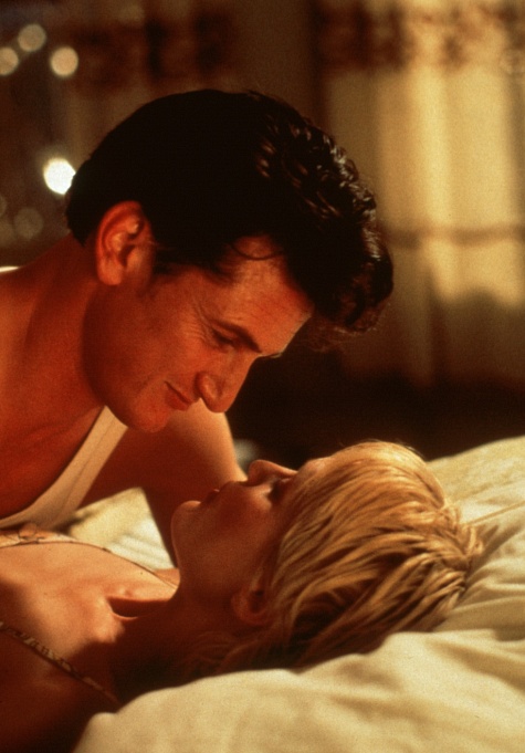 Still of Sean Penn and Robin Wright in She's So Lovely (1997)