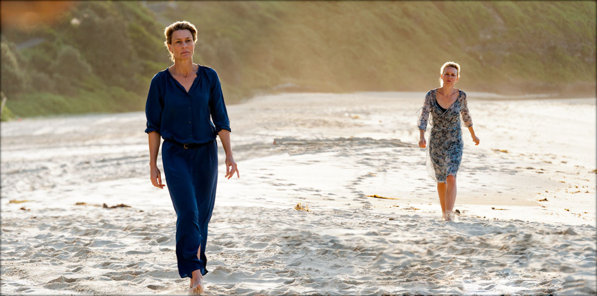 Still of Robin Wright and Naomi Watts in Perfect Mothers (2013)