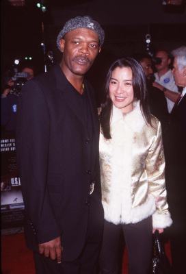 Samuel L. Jackson and Michelle Yeoh at event of U.S. Marshals (1998)