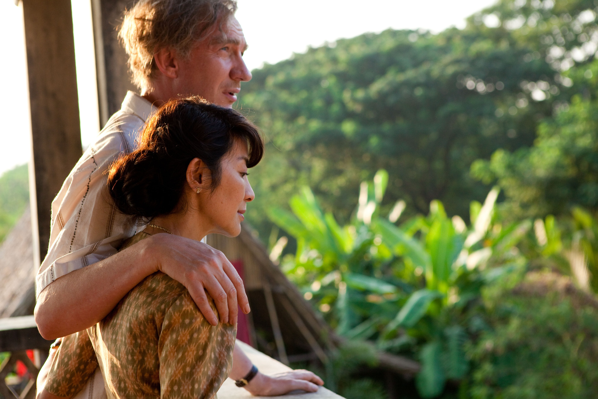 Still of David Thewlis and Michelle Yeoh in The Lady (2011)