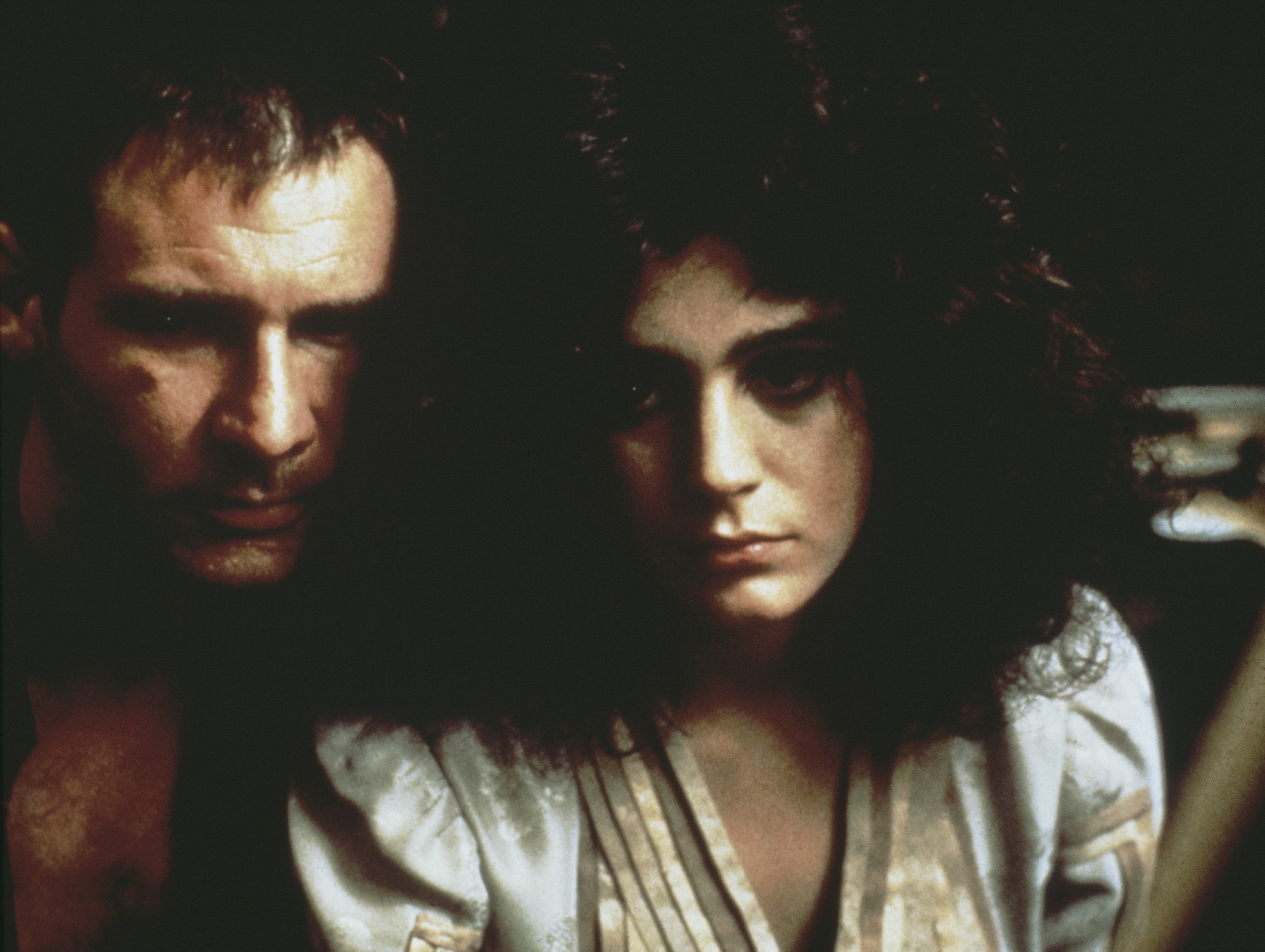 Still of Harrison Ford and Sean Young in Begantis asmenimis (1982)
