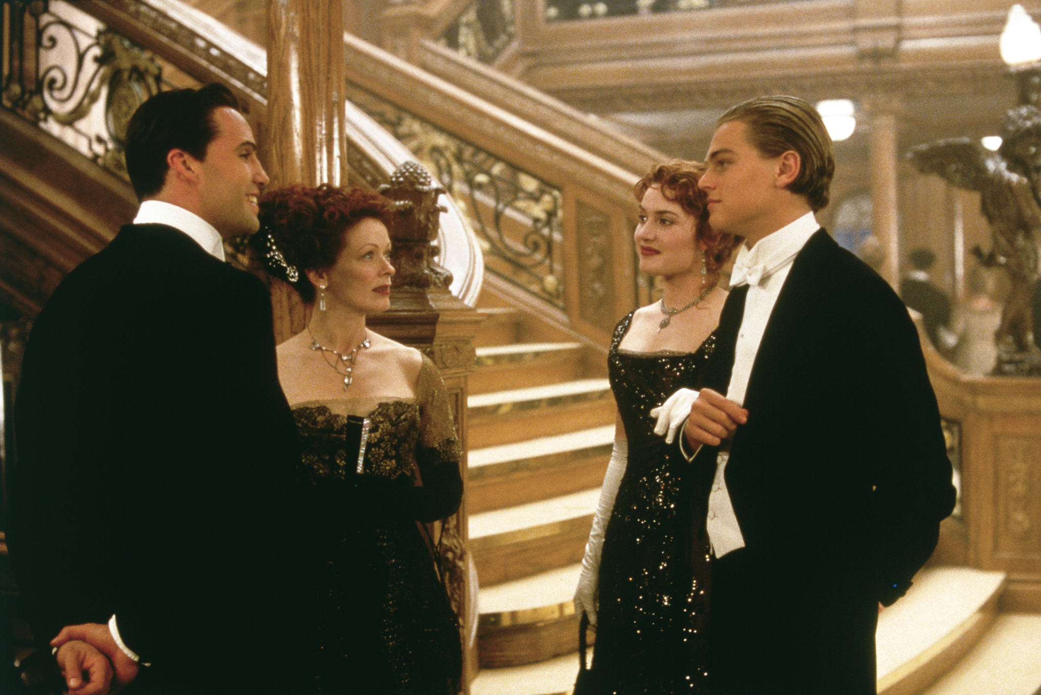 Still of Leonardo DiCaprio, Kate Winslet, Billy Zane and Frances Fisher in Titanikas (1997)