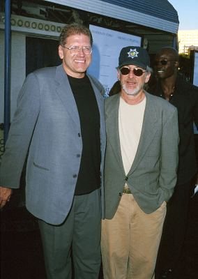 Steven Spielberg and Robert Zemeckis at event of What Lies Beneath (2000)