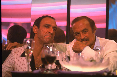 Still of F. Murray Abraham and Robert Loggia in Scarface (1983)