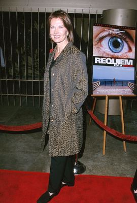 Maud Adams at event of Rekviem svajonei (2000)