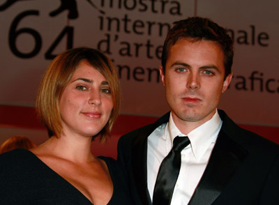 Casey Affleck and Summer Phoenix at event of The Assassination of Jesse James by the Coward Robert Ford (2007)