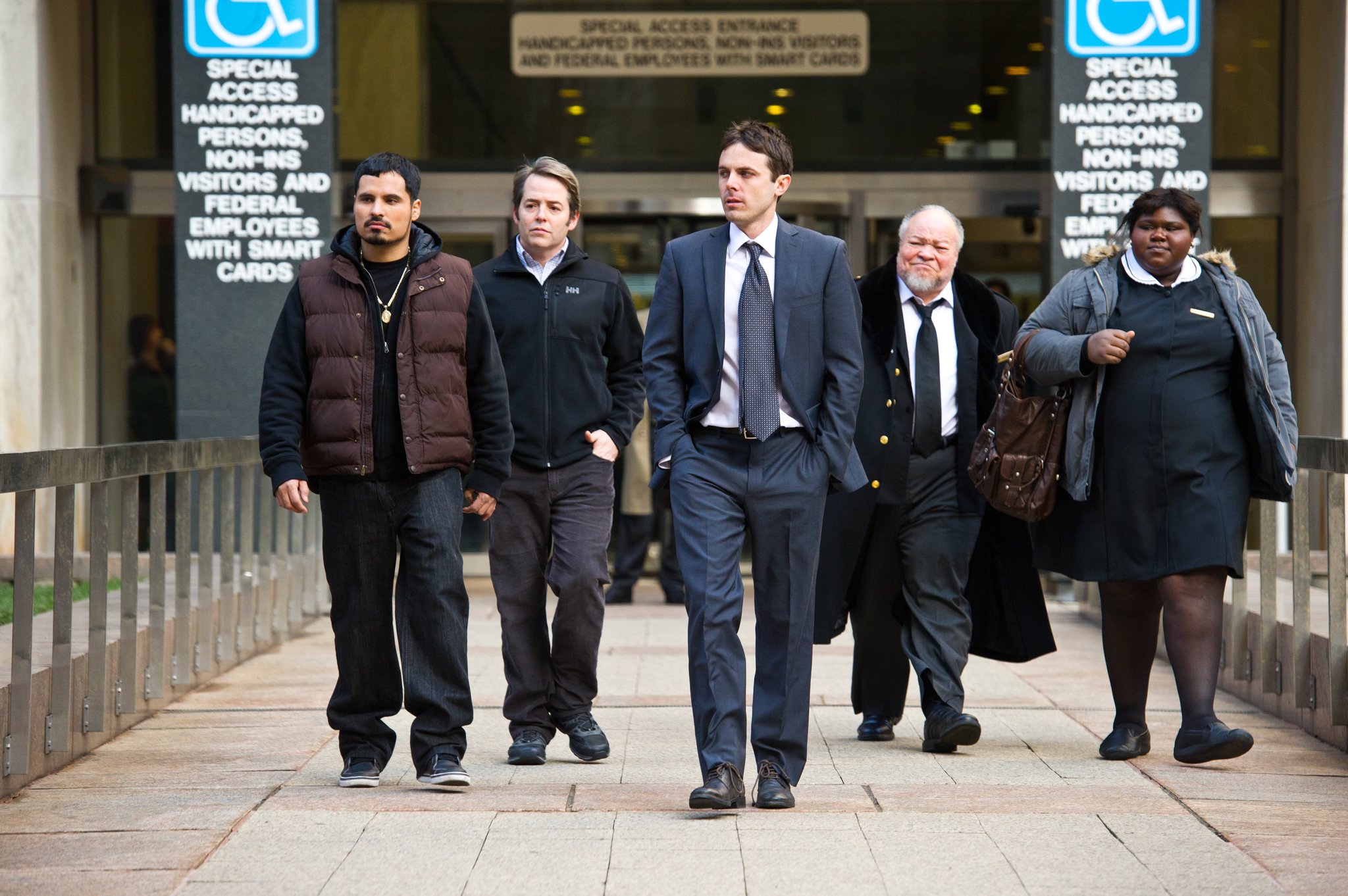 Still of Matthew Broderick, Casey Affleck, Michael Peña, Gabourey Sidibe and Stephen McKinley in Dangoraizio apiplesimas (2011)