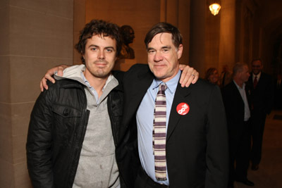 Casey Affleck and Gus Van Sant at event of Milk (2008)