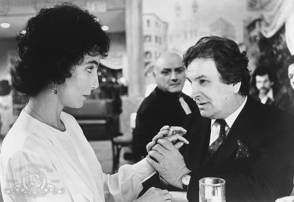Still of Cher and Danny Aiello in Pamise (1987)
