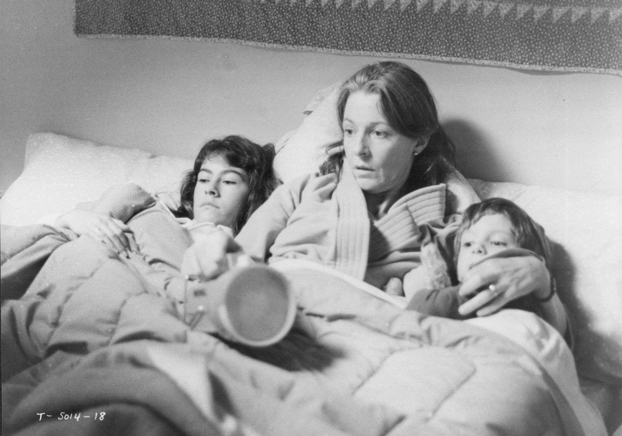 Still of Jane Alexander, Lukas Haas and Roxana Zal in Testament (1983)