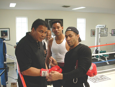Muhammad Ali, Will Smith and Darrell Foster training for Ali Movie. Howard Bingham looking on.