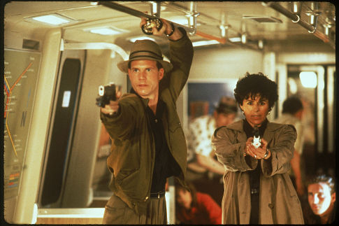 Still of Bill Paxton and Maria Conchita Alonso in Predator 2 (1990)