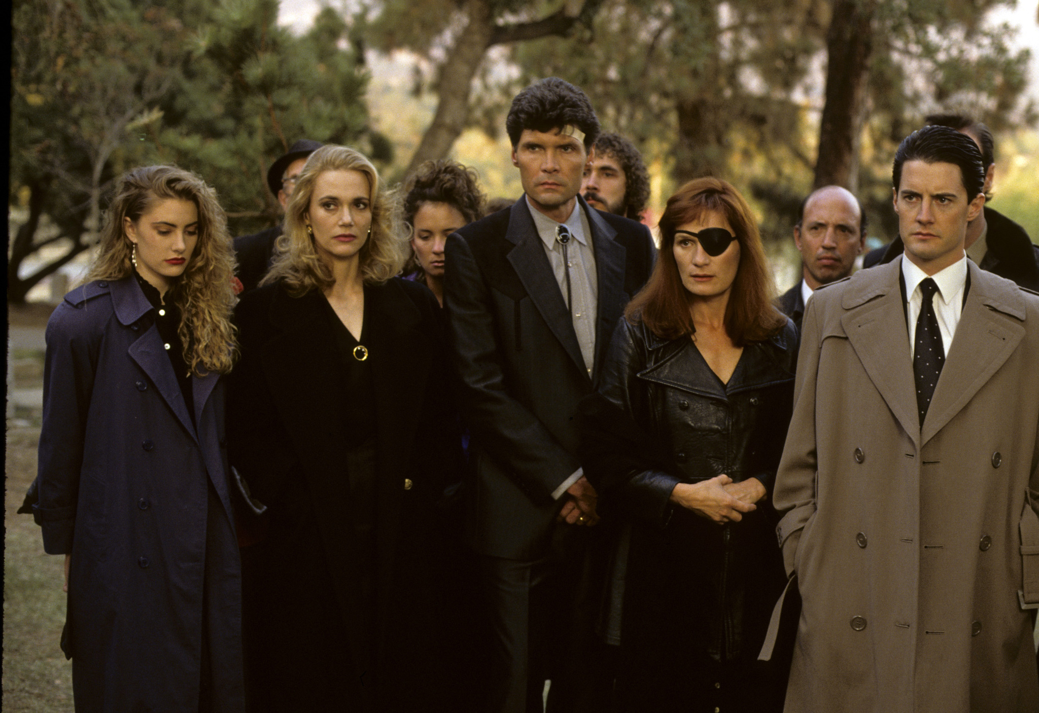 Still of Mädchen Amick, Kyle MacLachlan, Peggy Lipton, Everett McGill and Wendy Robie in Twin Pykso miestelis (1990)