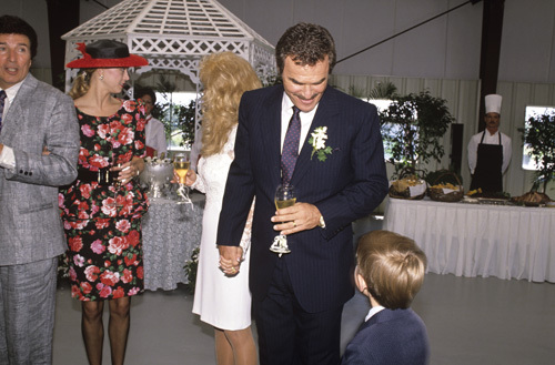 Loni Anderson and Burt Reynolds on their wedding day