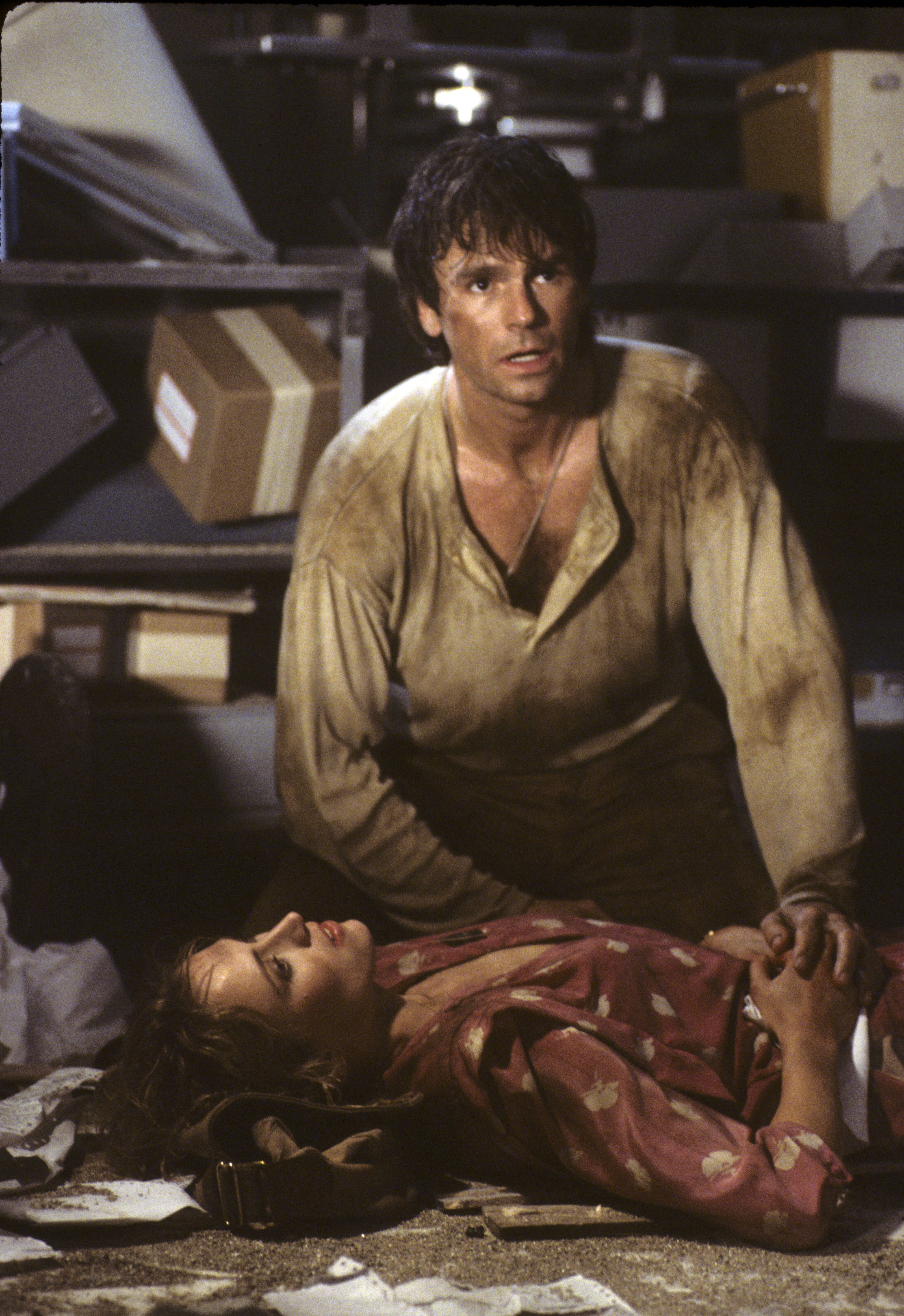 Still of Richard Dean Anderson and Darlanne Fluegel in MacGyver (1985)