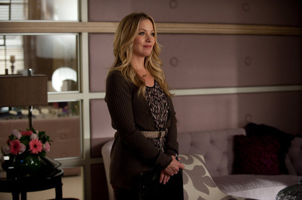 Still of Christina Applegate in Up All Night (2011)