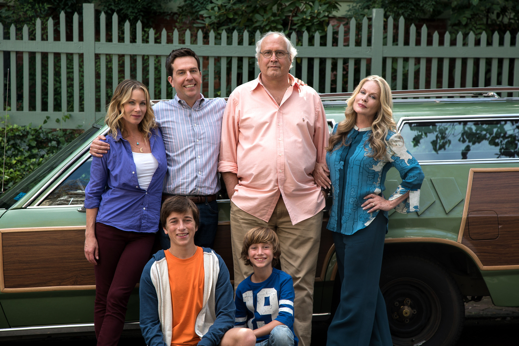 Still of Chevy Chase, Beverly D'Angelo, Christina Applegate, Ed Helms, Skyler Gisondo and Steele Stebbins in Vacation (2015)