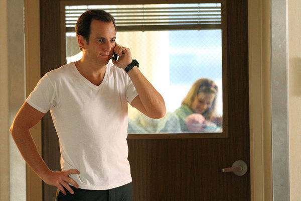 Still of Christina Applegate and Will Arnett in Up All Night (2011)