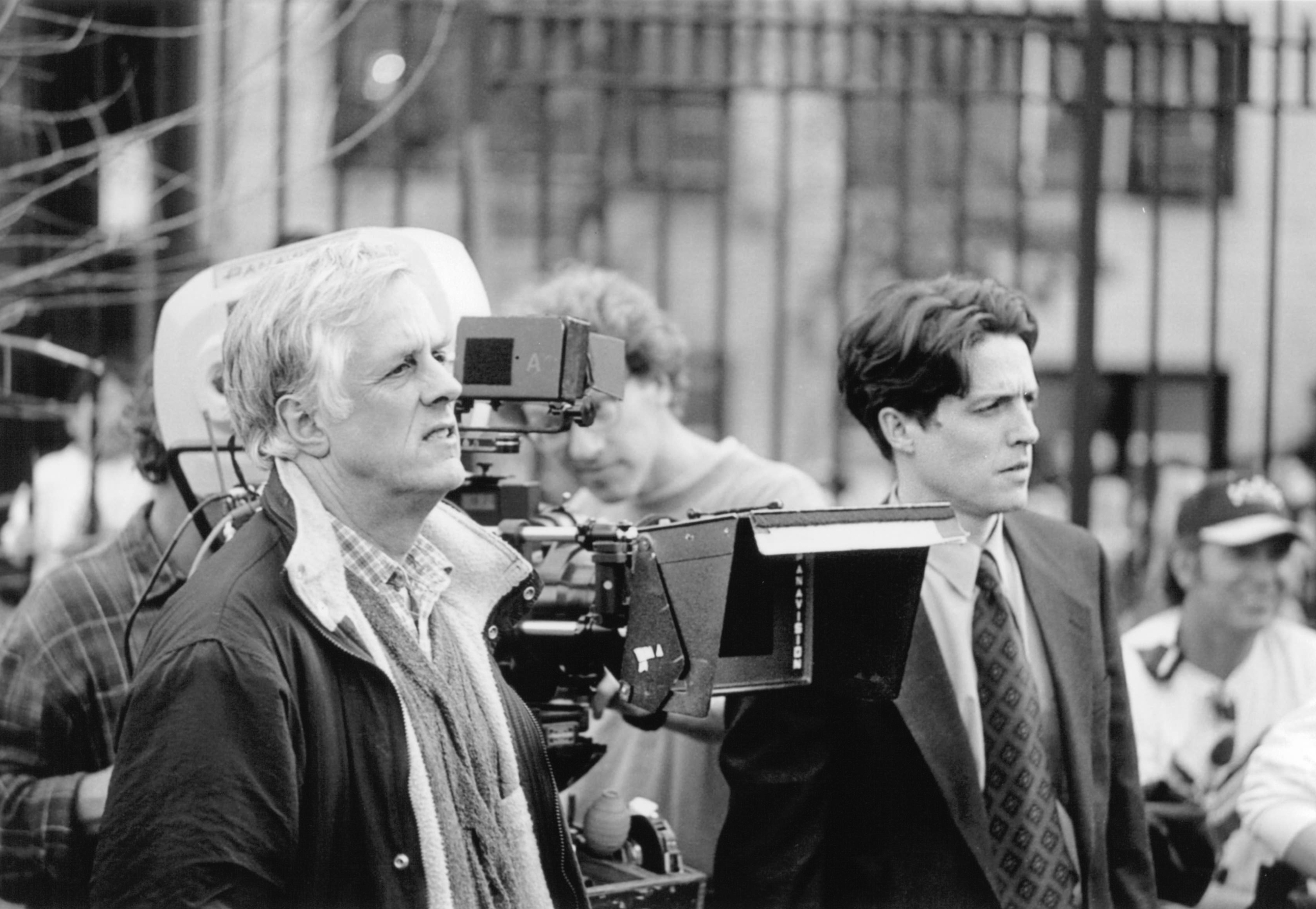 Still of Hugh Grant and Michael Apted in Extreme Measures (1996)