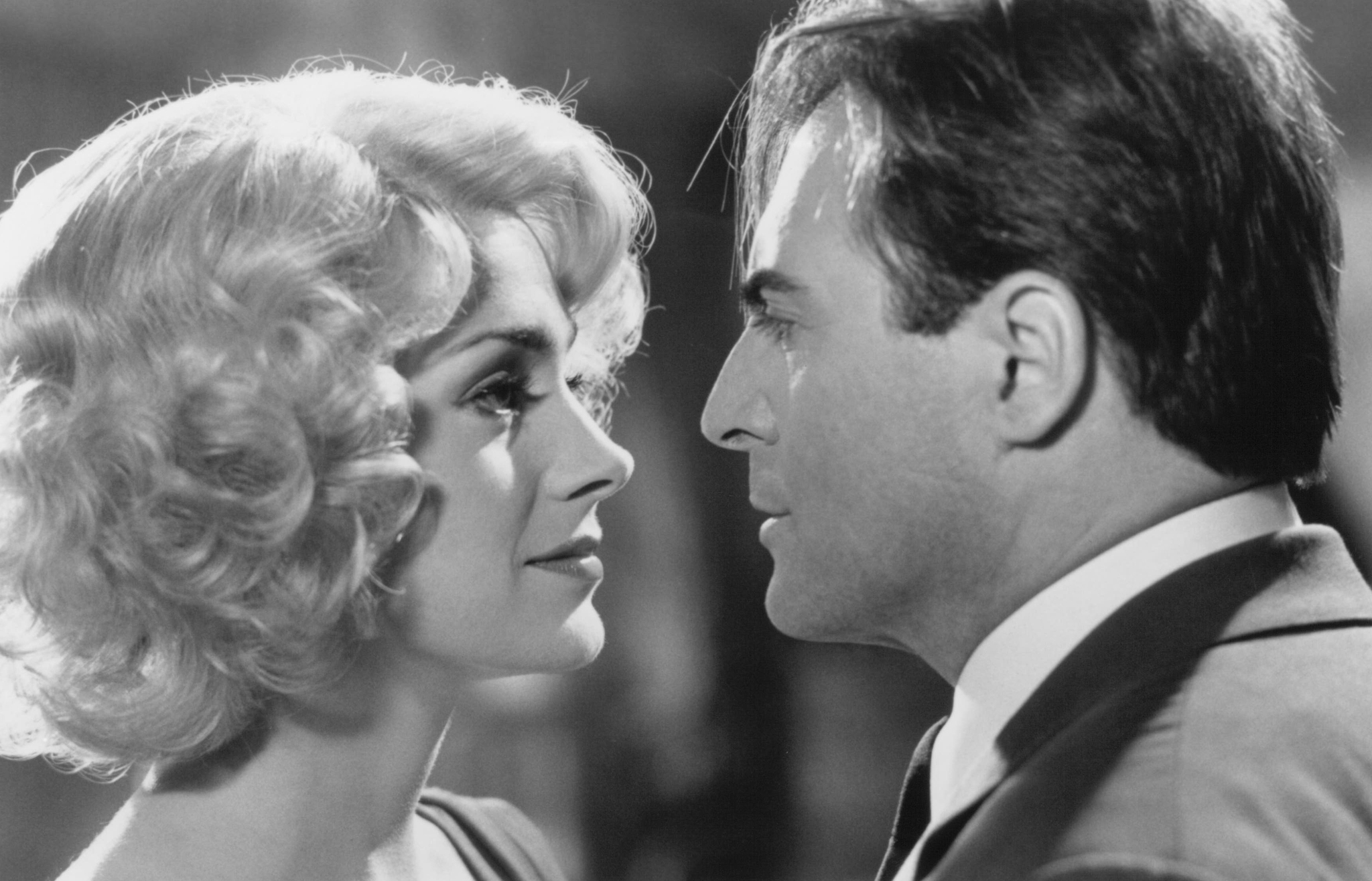 Still of Sean Young and Armand Assante in Fatal Instinct (1993)