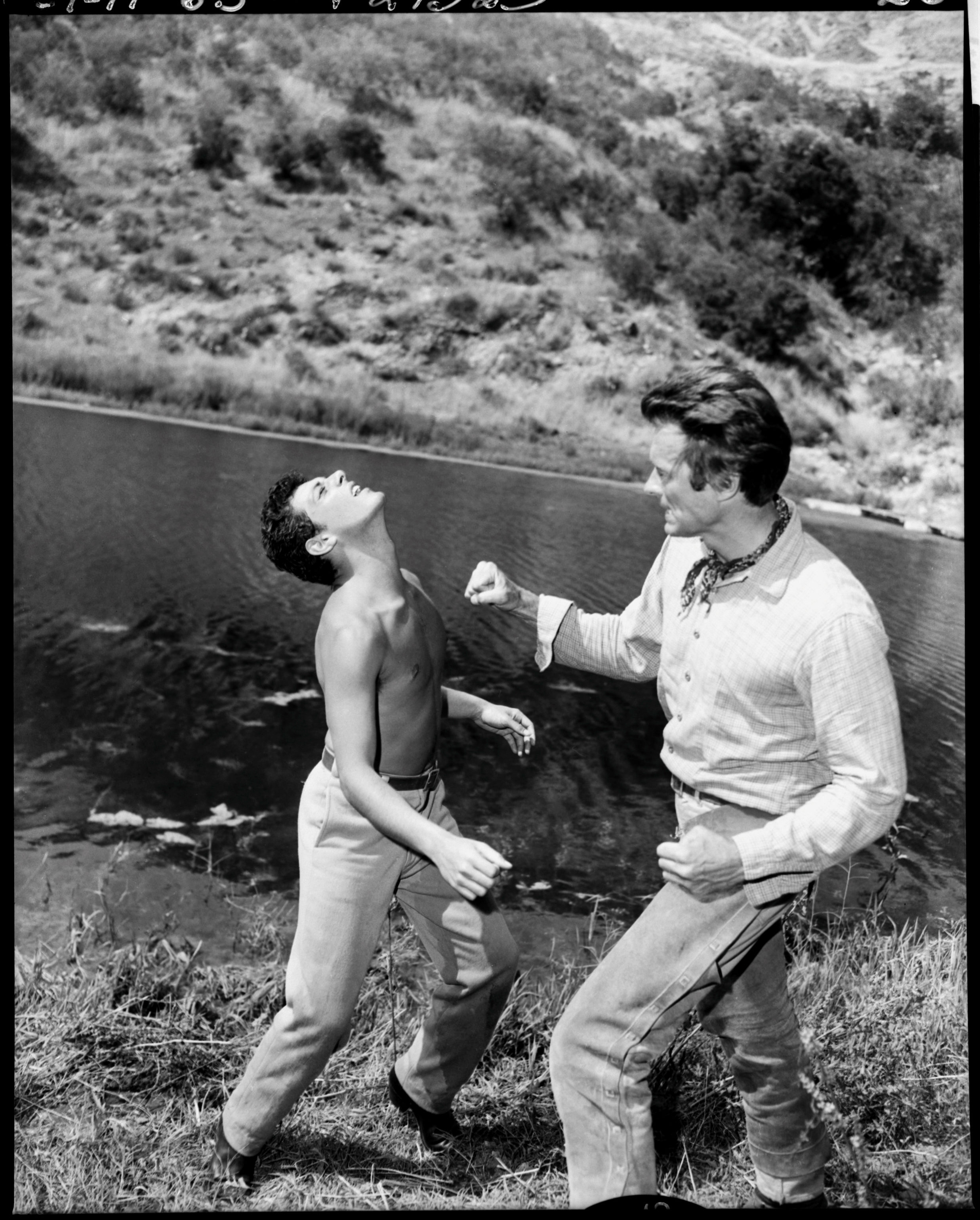 Still of Clint Eastwood and Frankie Avalon in Rawhide (1959)