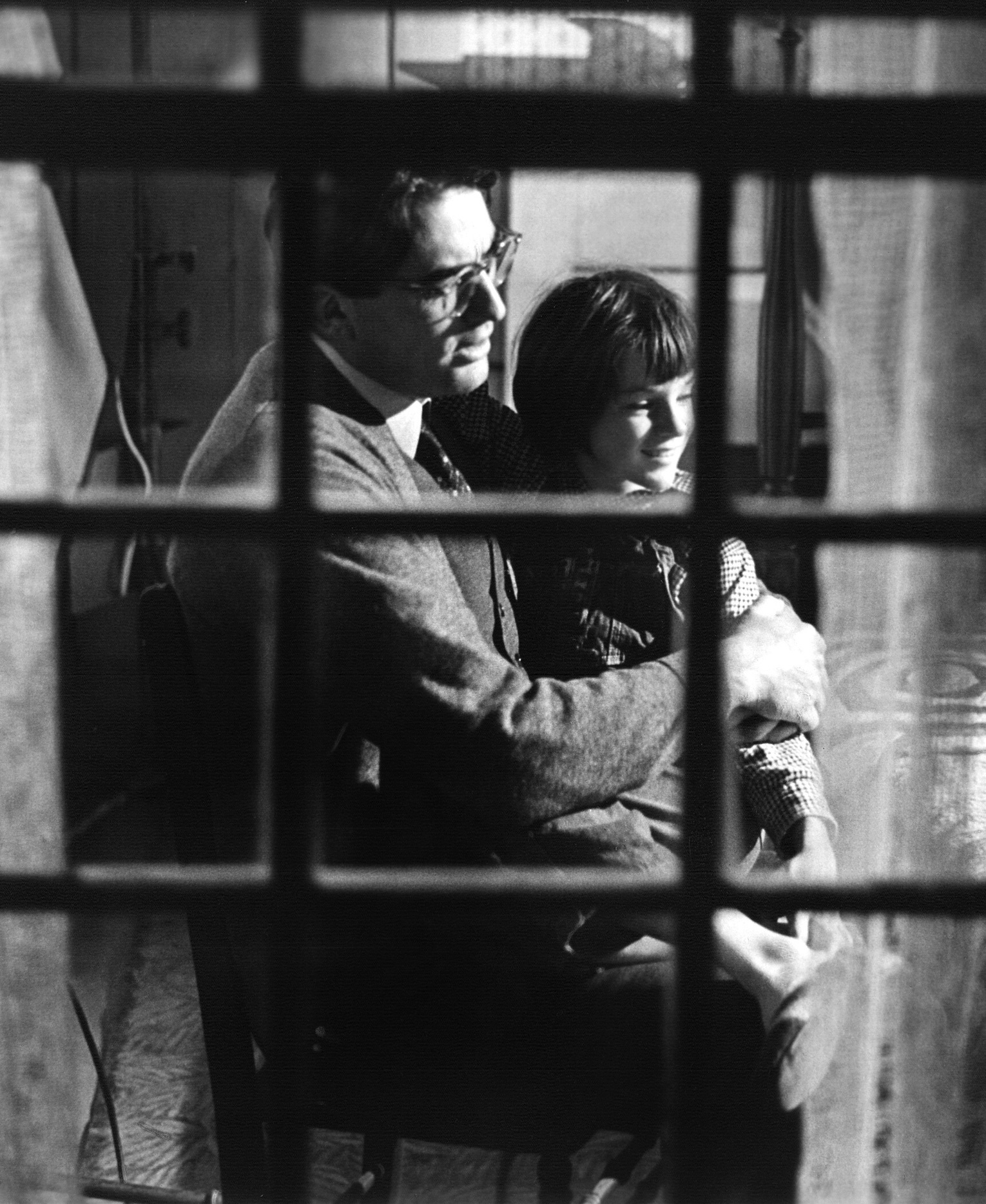 Still of Gregory Peck and Mary Badham in Nezudyk strazdo giesmininko (1962)