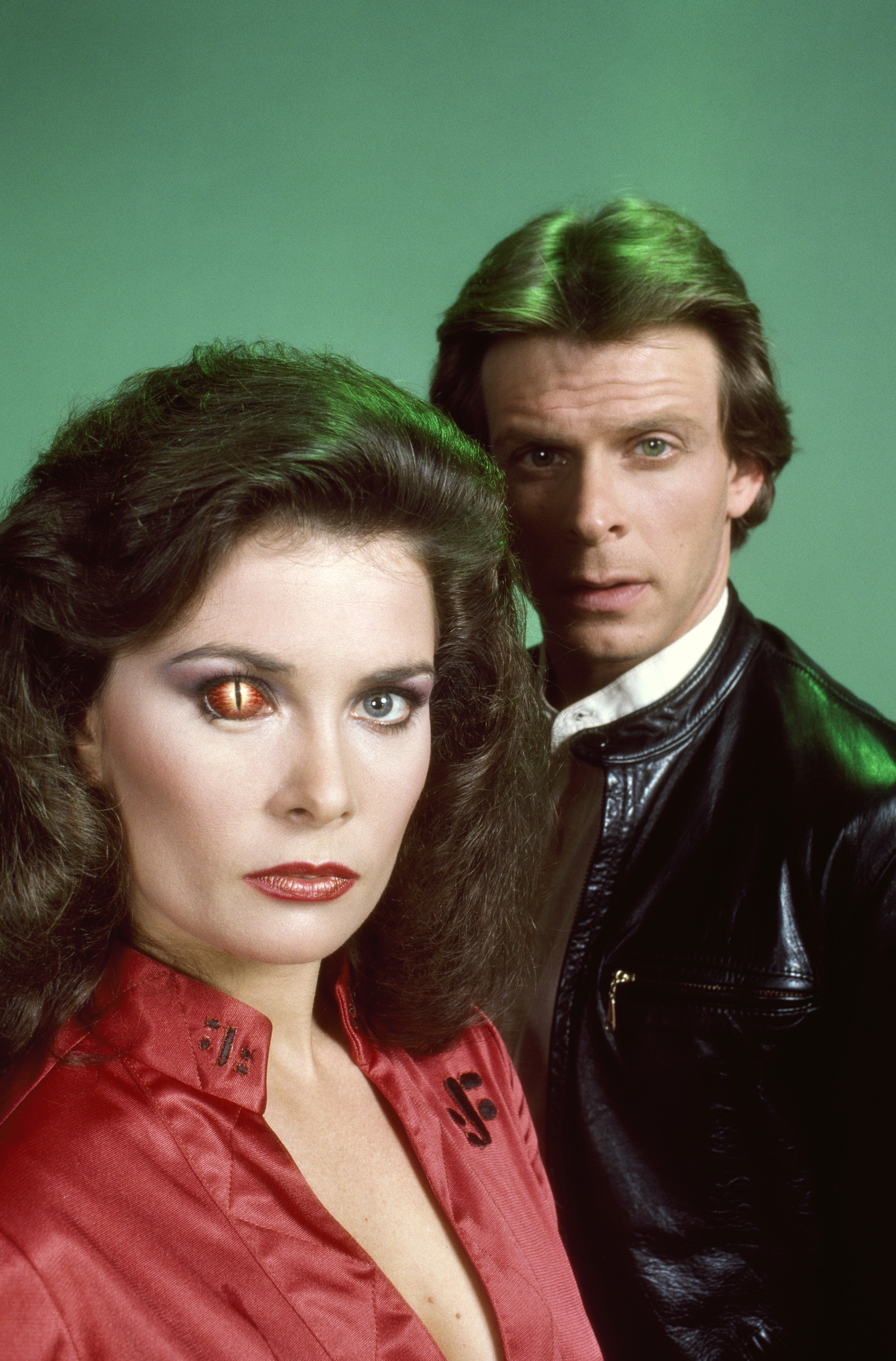 Still of Jane Badler and Marc Singer in V (1984)