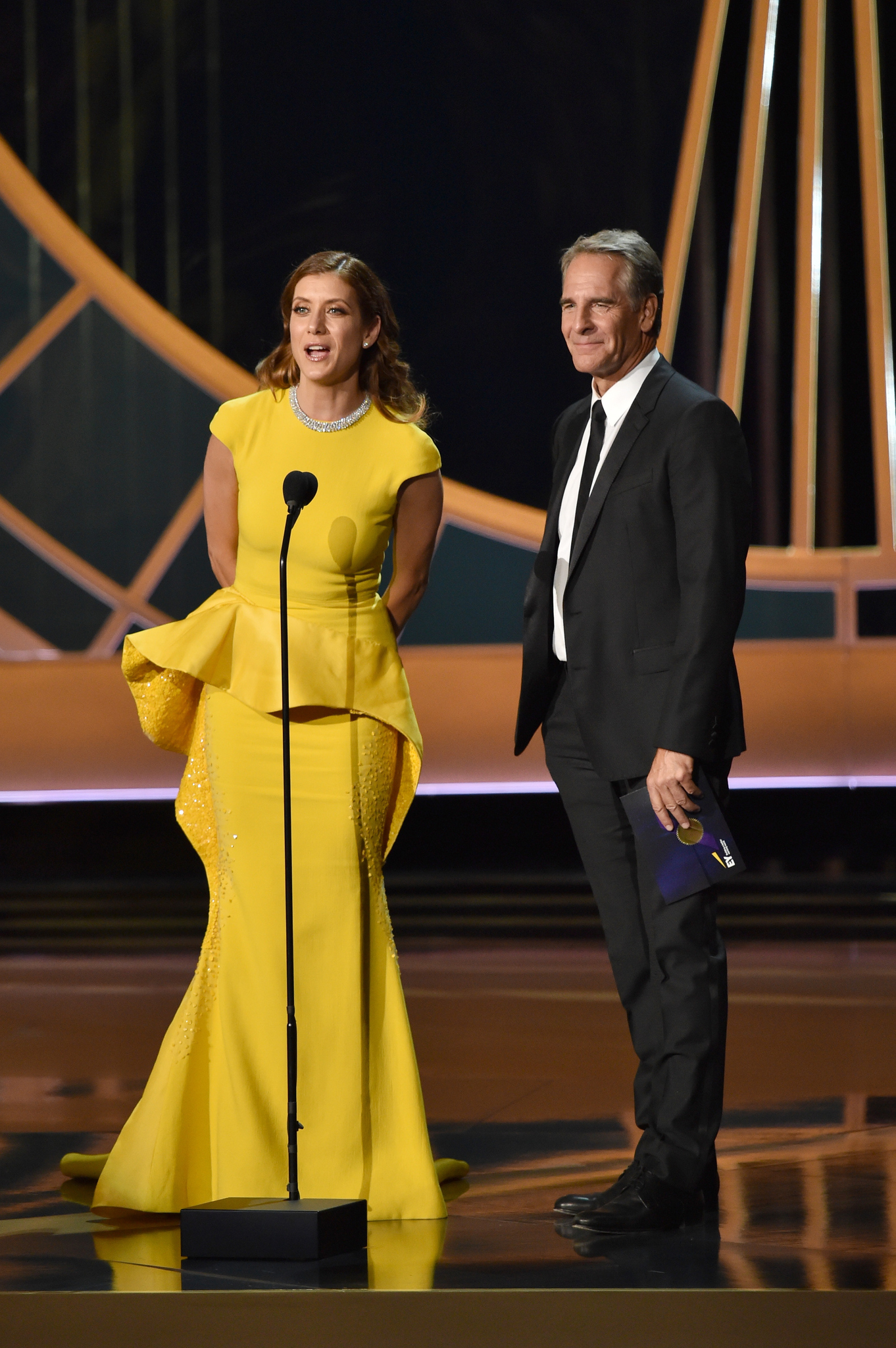 Scott Bakula and Kate Walsh at event of The 66th Primetime Emmy Awards (2014)