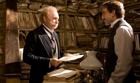 Still of Javier Bardem and Hector Elizondo in Love in the Time of Cholera (2007)