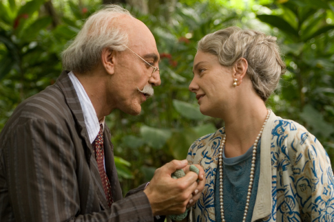 Still of Javier Bardem and Giovanna Mezzogiorno in Love in the Time of Cholera (2007)