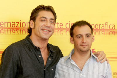 Javier Bardem and Alejandro Amenábar at event of Mar adentro (2004)