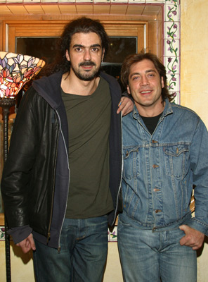 Javier Bardem and Fernando León de Aranoa at event of Los lunes al sol (2002)