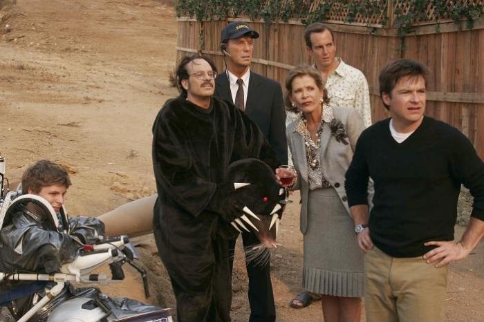 Still of Jason Bateman, Will Arnett, David Cross and Jessica Walter in Arrested Development (2003)