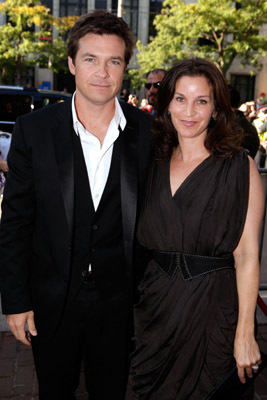 Jason Bateman and Amanda Anka at event of Viskas ore! (2009)