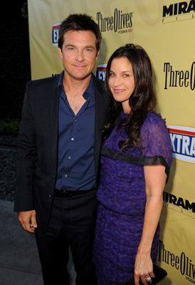 Jason Bateman and Amanda Anka at event of Extract (2009)