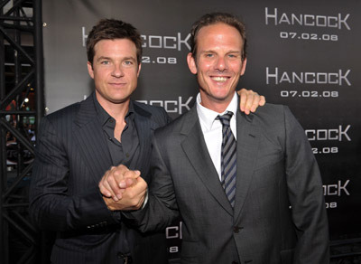 Jason Bateman and Peter Berg at event of Hankokas (2008)