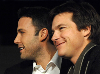 Ben Affleck and Jason Bateman at event of Smokin' Aces (2006)