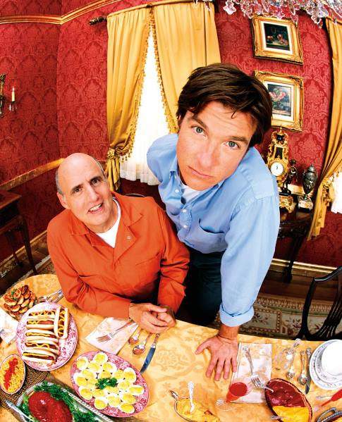 Still of Jason Bateman and Jeffrey Tambor in Arrested Development (2003)