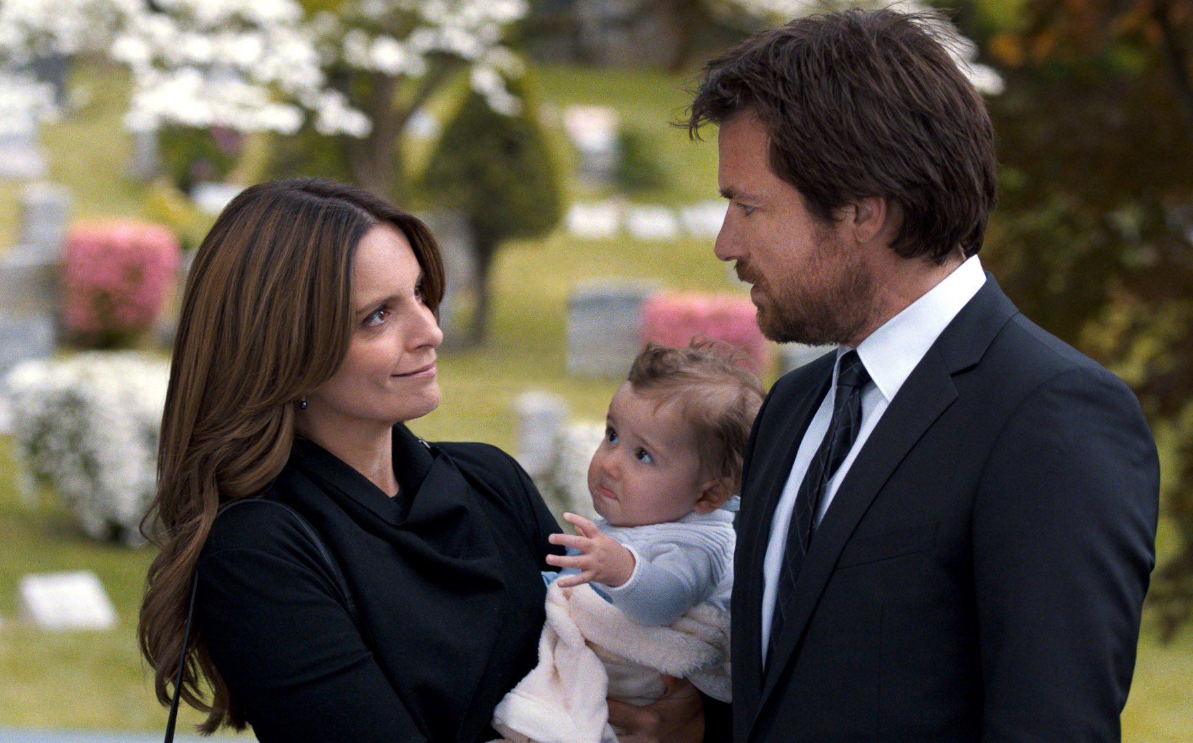 Still of Jason Bateman and Tina Fey in This Is Where I Leave You (2014)