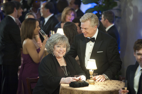 Still of Kathy Bates and Christopher McDonald in Harry's Law (2011)