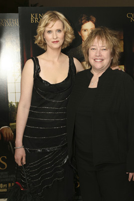 Kathy Bates and Cynthia Nixon at event of Warm Springs (2005)