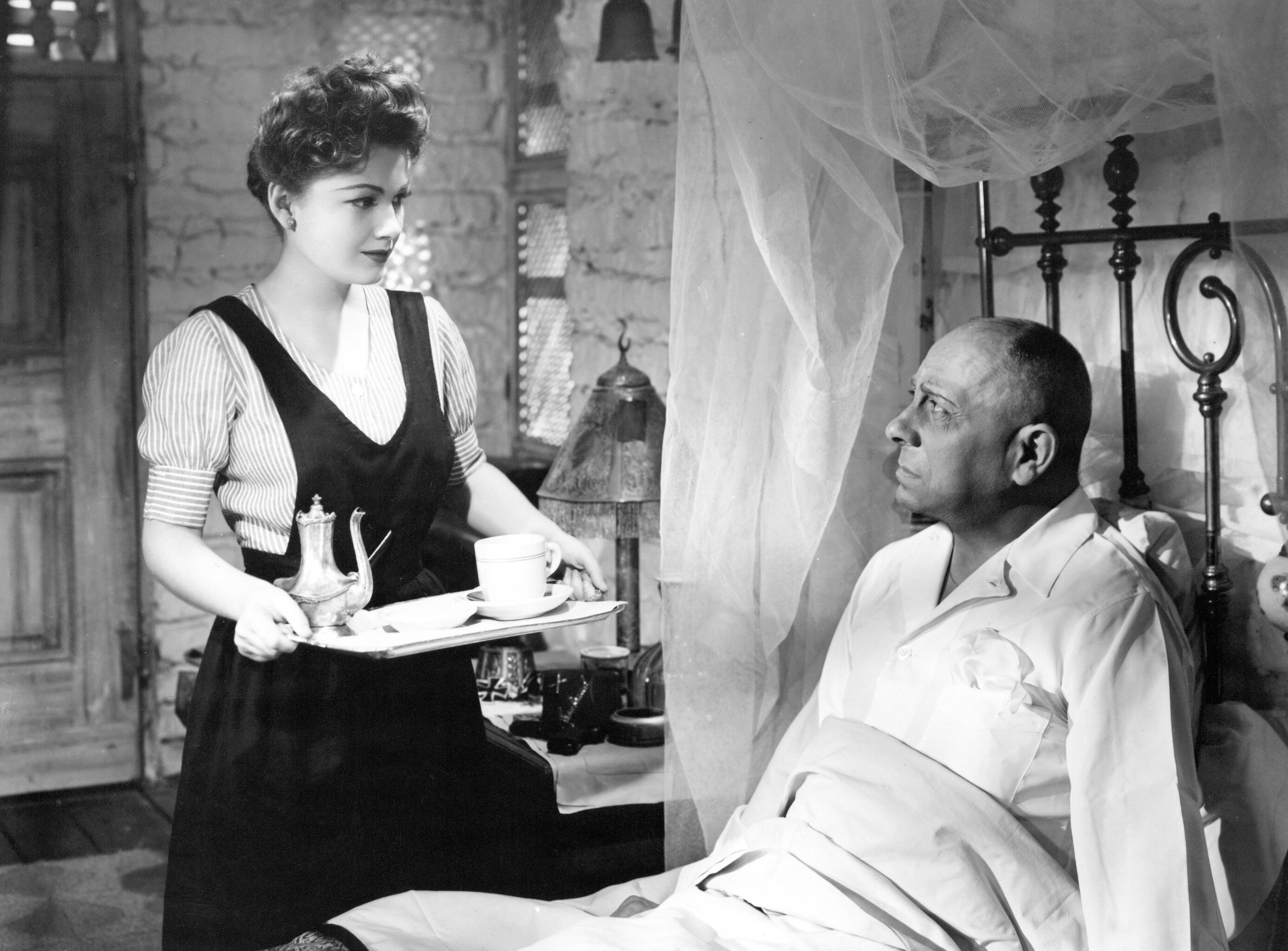 Still of Anne Baxter and Erich von Stroheim in Five Graves to Cairo (1943)