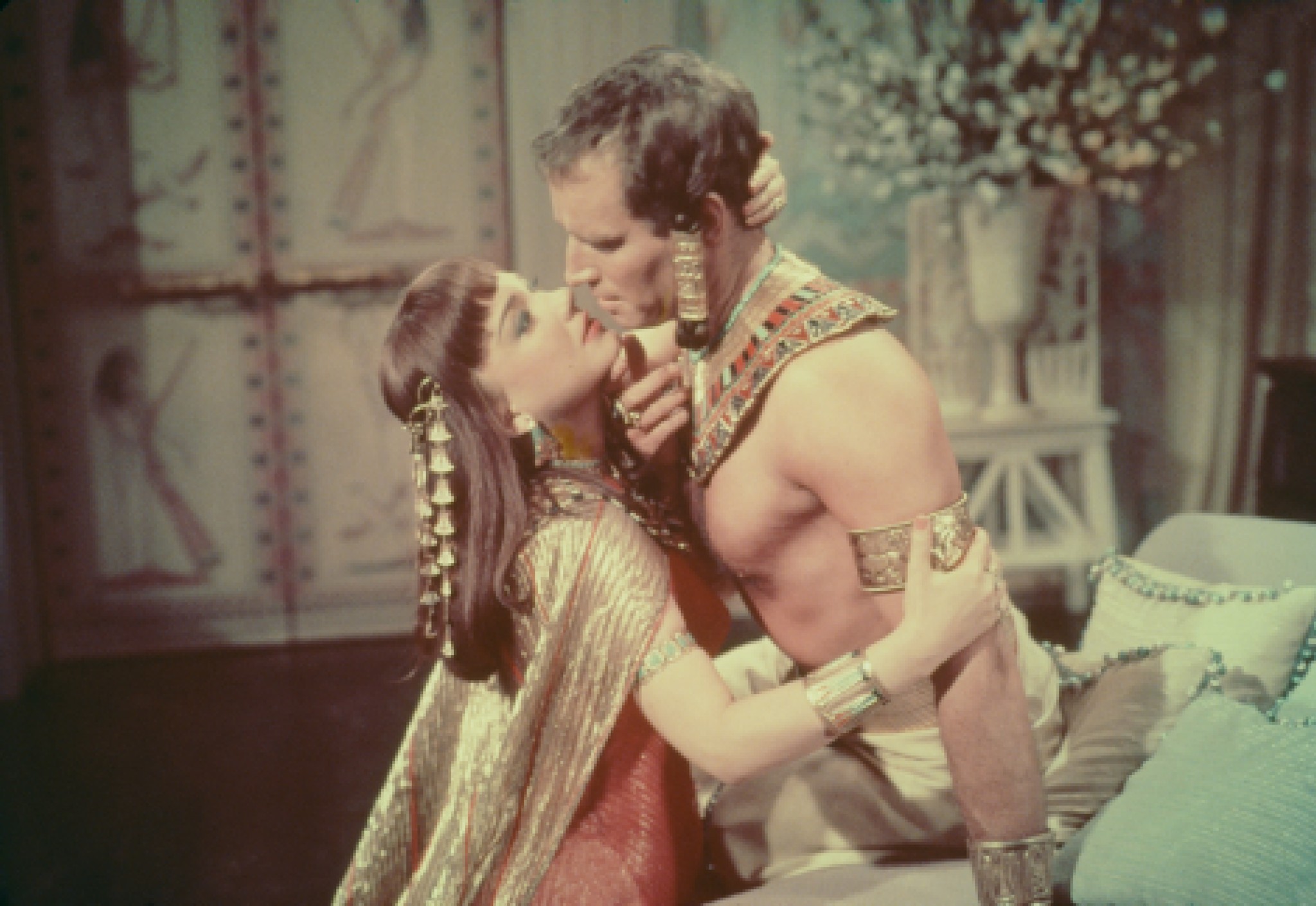 Still of Charlton Heston and Anne Baxter in The Ten Commandments (1956)